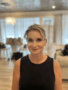 faye smith agency - lily - senior stylist - makeup artist - vancouver